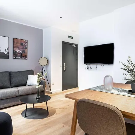 Limehome Calle Granada Siviglia