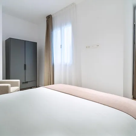 Limehome Calle Granada Appartement *